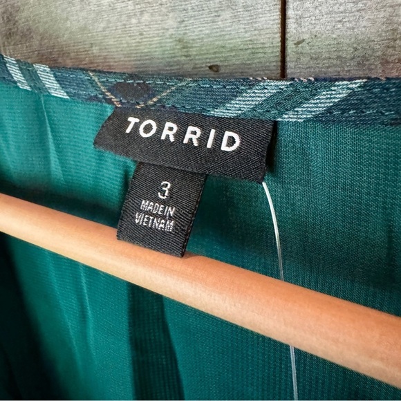 NWT Torrid Green Plaid Chiffon Ruffled Sleeve Cropped Top Flounce 3X, 22-24 Gift - Picture 5 of 16